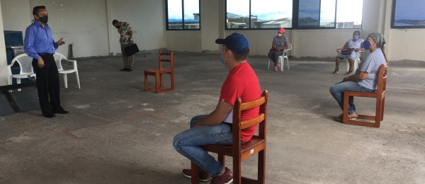 El Consulado de Colombia en Nueva Loja entregó mercados a connacionales víctimas del conflicto 